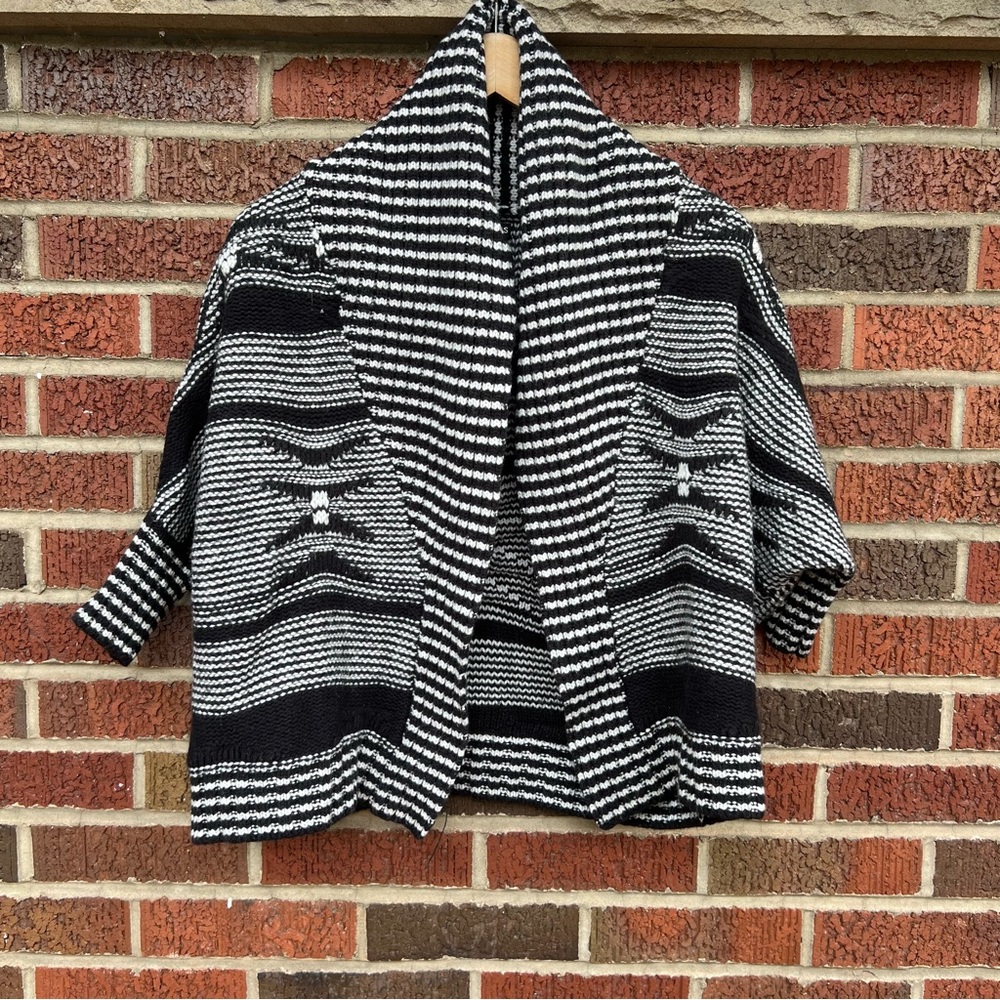 Express Black and Cream Aztec Chunky Knit Cropped Sweater Open Cardigan